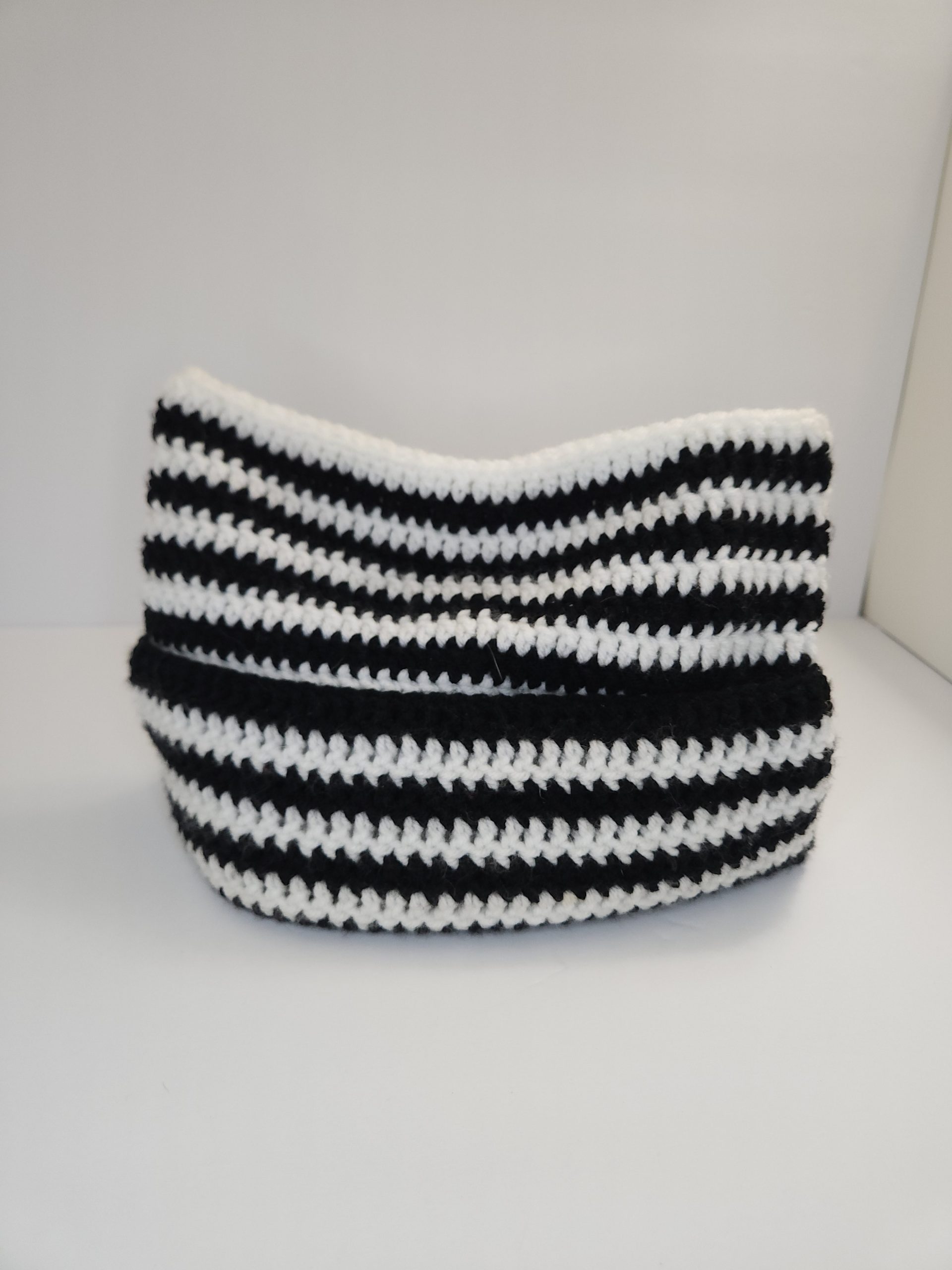 Crochet Beanie (Small Black & White)